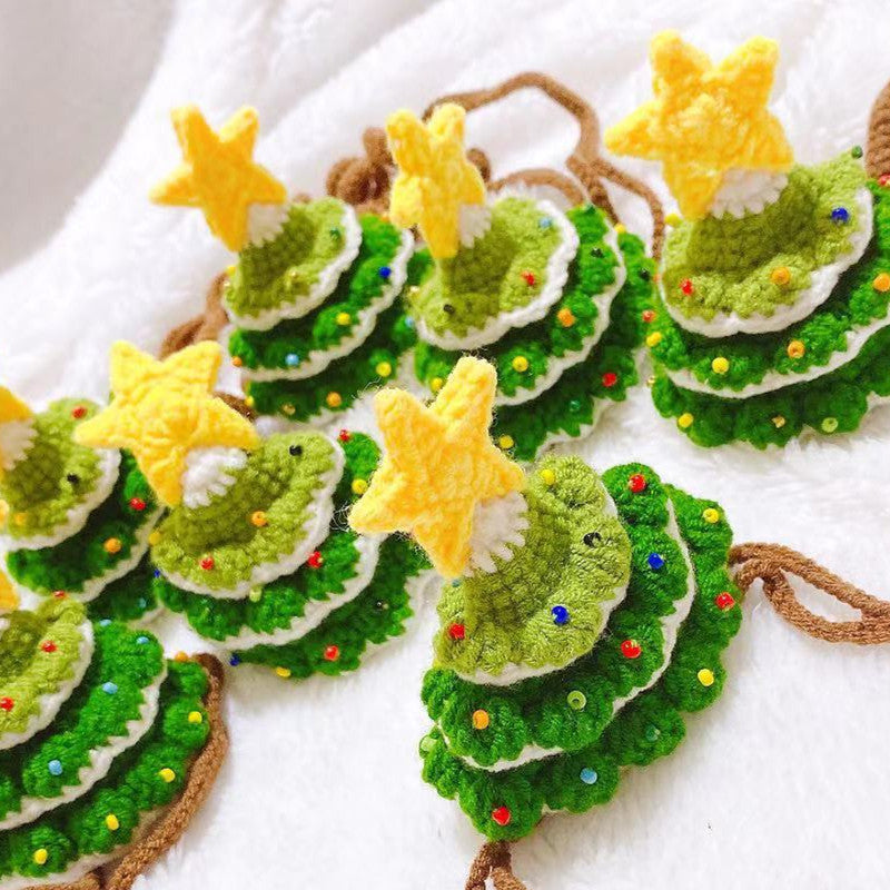 Tiny Christmas tree hat detail